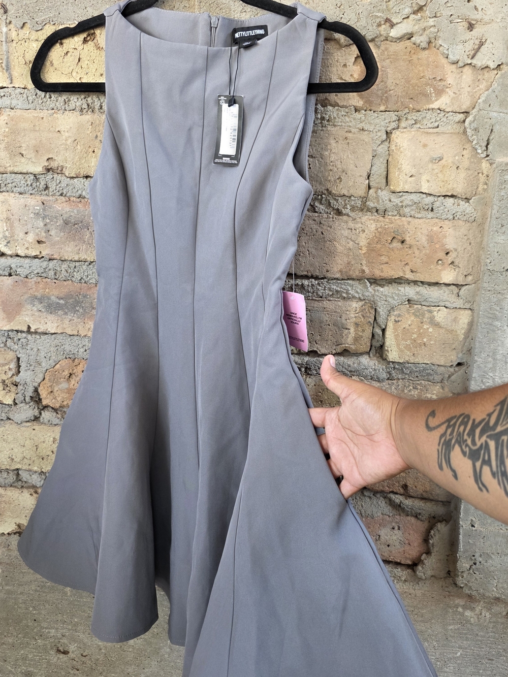 PrettyLittleThing NWT Charcoal Gray Pleated Shift Dress Skater Mini US 2 - Picture 3 of 10